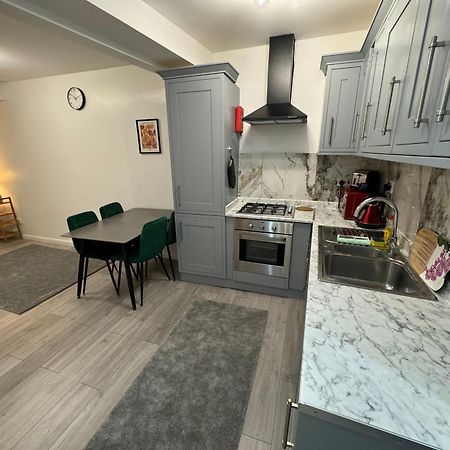 Seven Sisters Hideaway Apartment Londra Exterior foto