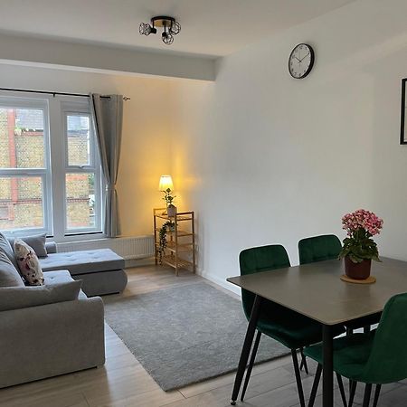 Seven Sisters Hideaway Apartment Londra Exterior foto