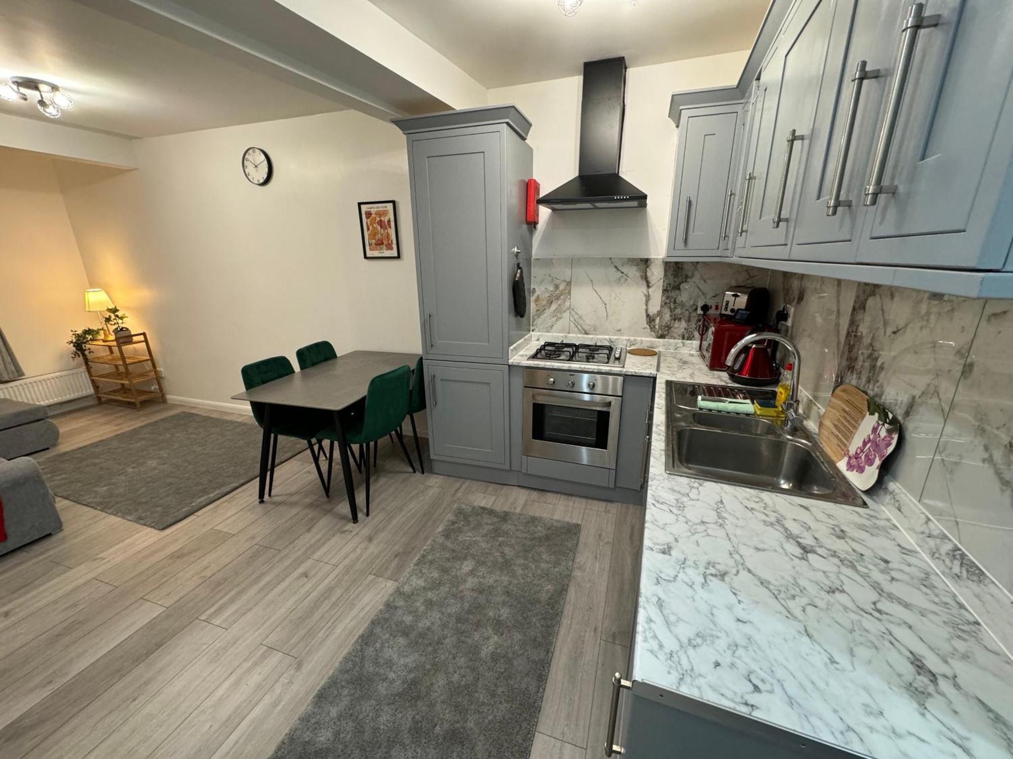 Seven Sisters Hideaway Apartment Londra Exterior foto