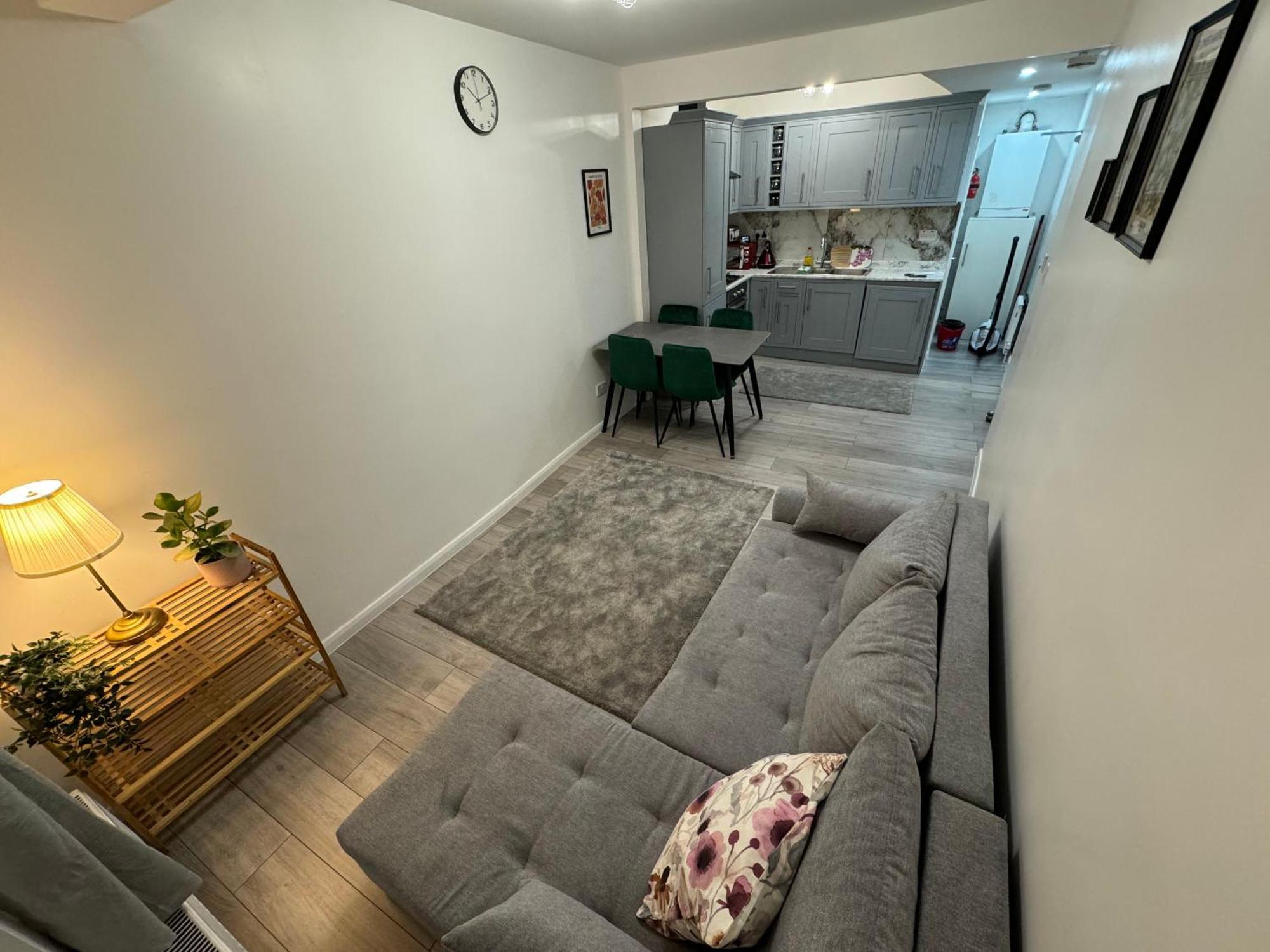 Seven Sisters Hideaway Apartment Londra Exterior foto