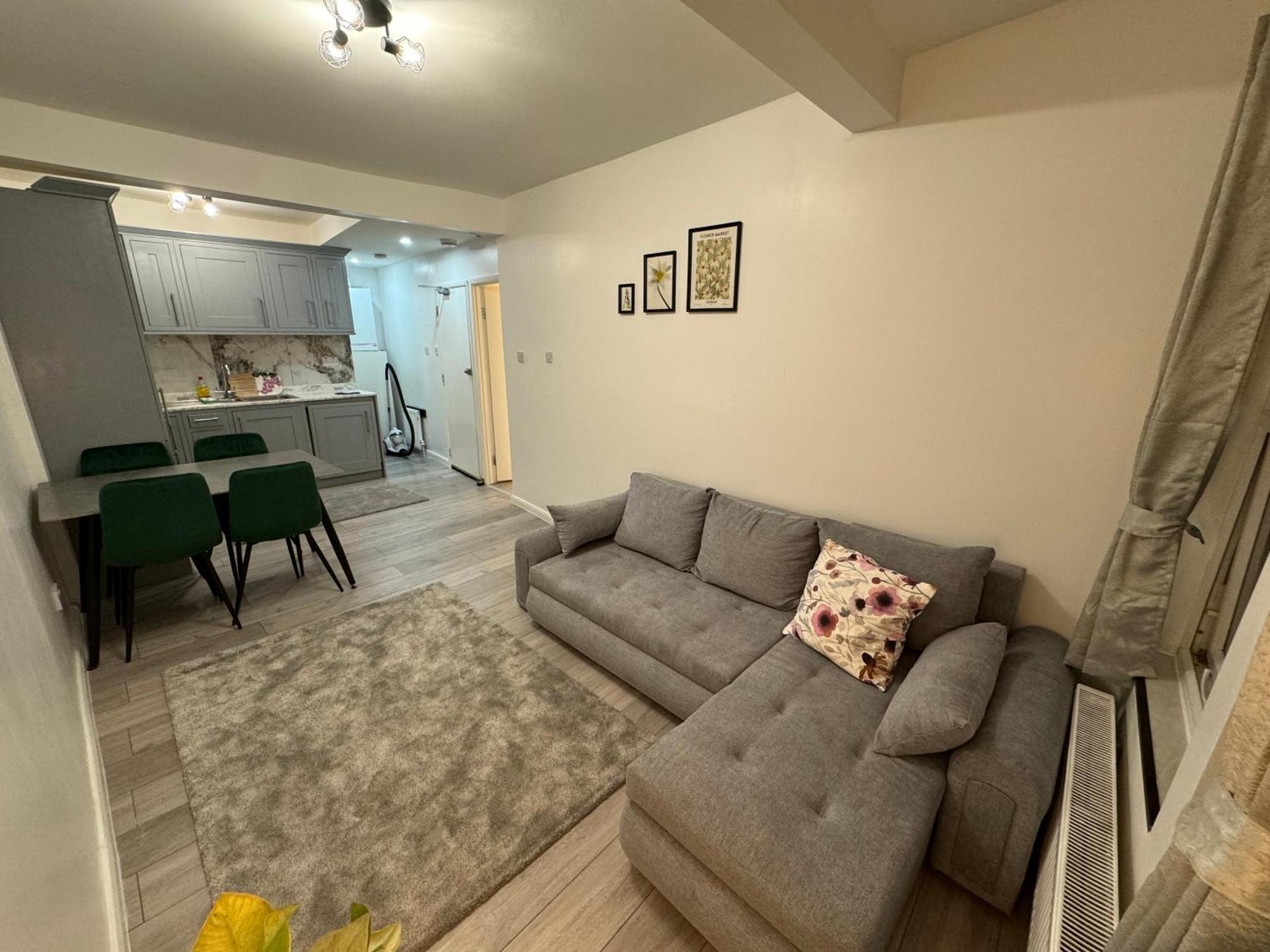 Seven Sisters Hideaway Apartment Londra Exterior foto