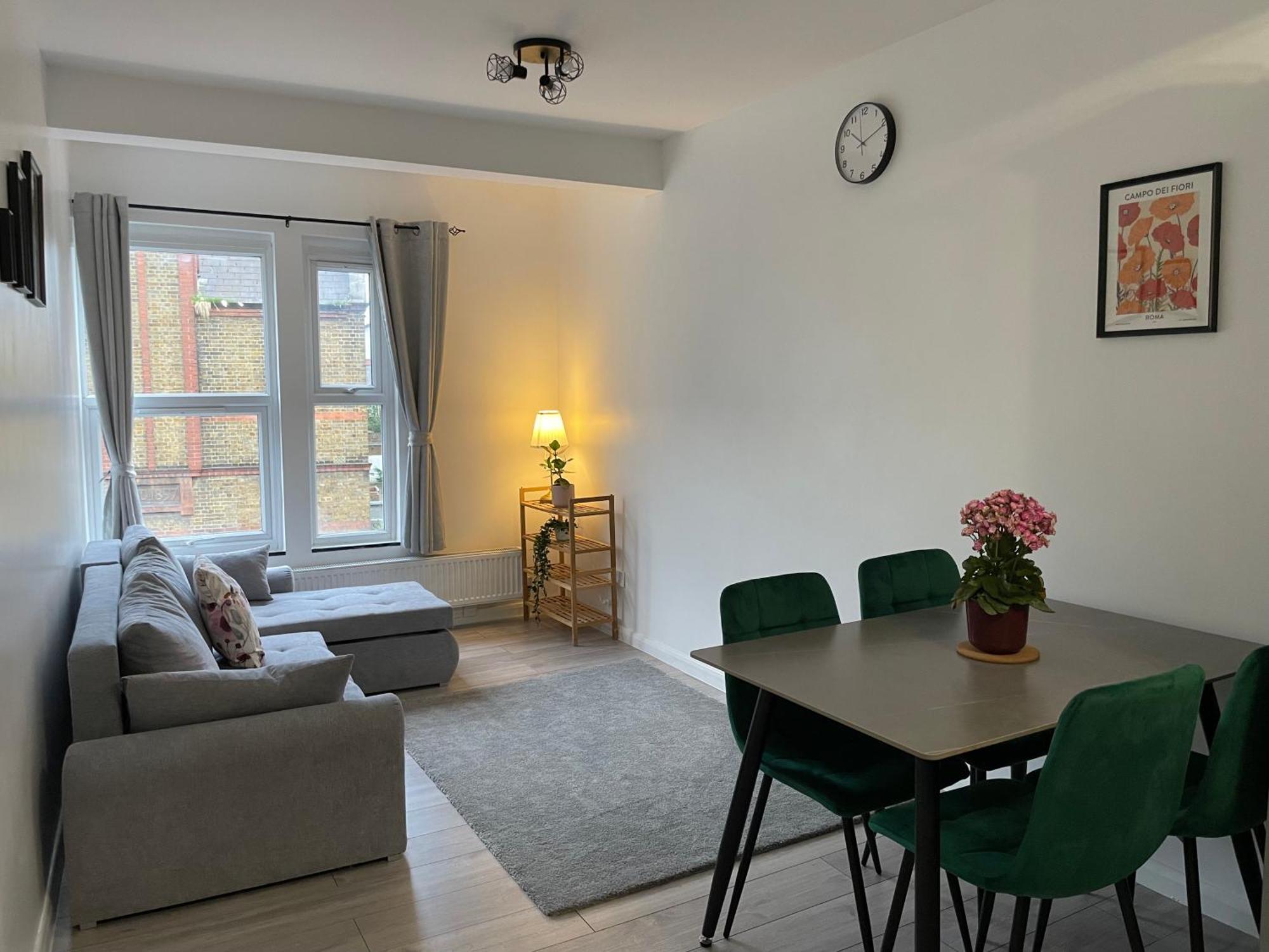 Seven Sisters Hideaway Apartment Londra Exterior foto